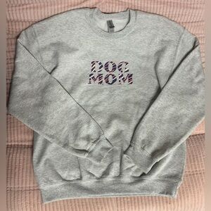 Gildan Gray Crewneck Sweater with 'Dog Mom' Print